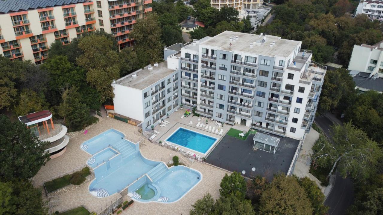 Apartments Yalta โกลเดน แซนส์ ภายนอก รูปภาพ