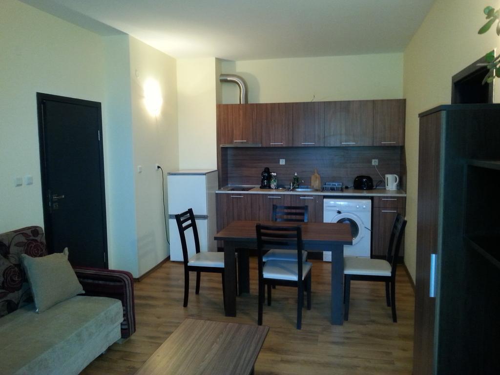 Apartments Yalta โกลเดน แซนส์ ภายนอก รูปภาพ