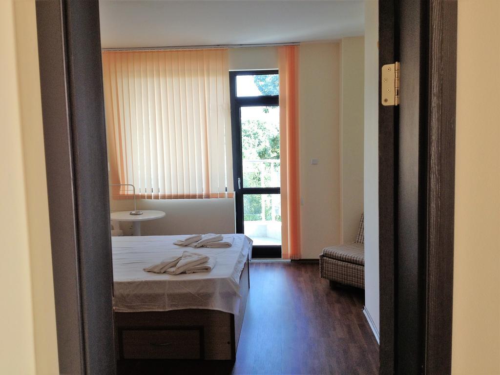 Apartments Yalta โกลเดน แซนส์ ภายนอก รูปภาพ