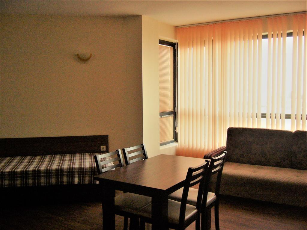 Apartments Yalta โกลเดน แซนส์ ภายนอก รูปภาพ