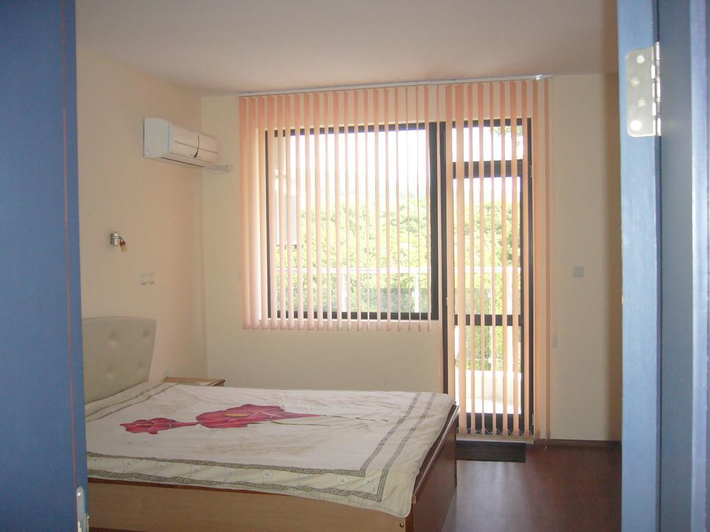 Apartments Yalta โกลเดน แซนส์ ภายนอก รูปภาพ