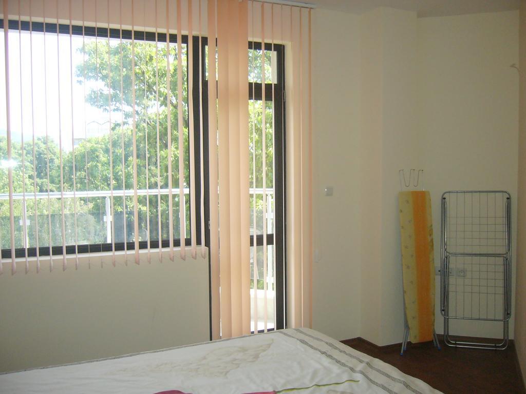 Apartments Yalta โกลเดน แซนส์ ภายนอก รูปภาพ