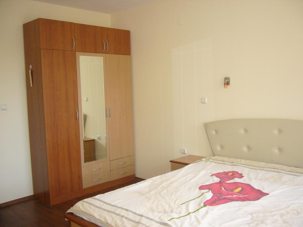 Apartments Yalta โกลเดน แซนส์ ภายนอก รูปภาพ