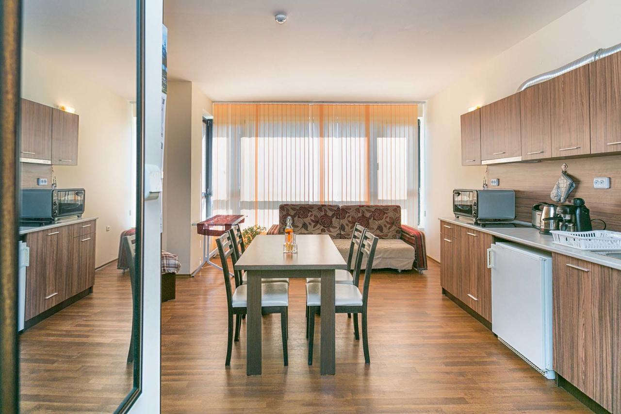Apartments Yalta โกลเดน แซนส์ ภายนอก รูปภาพ