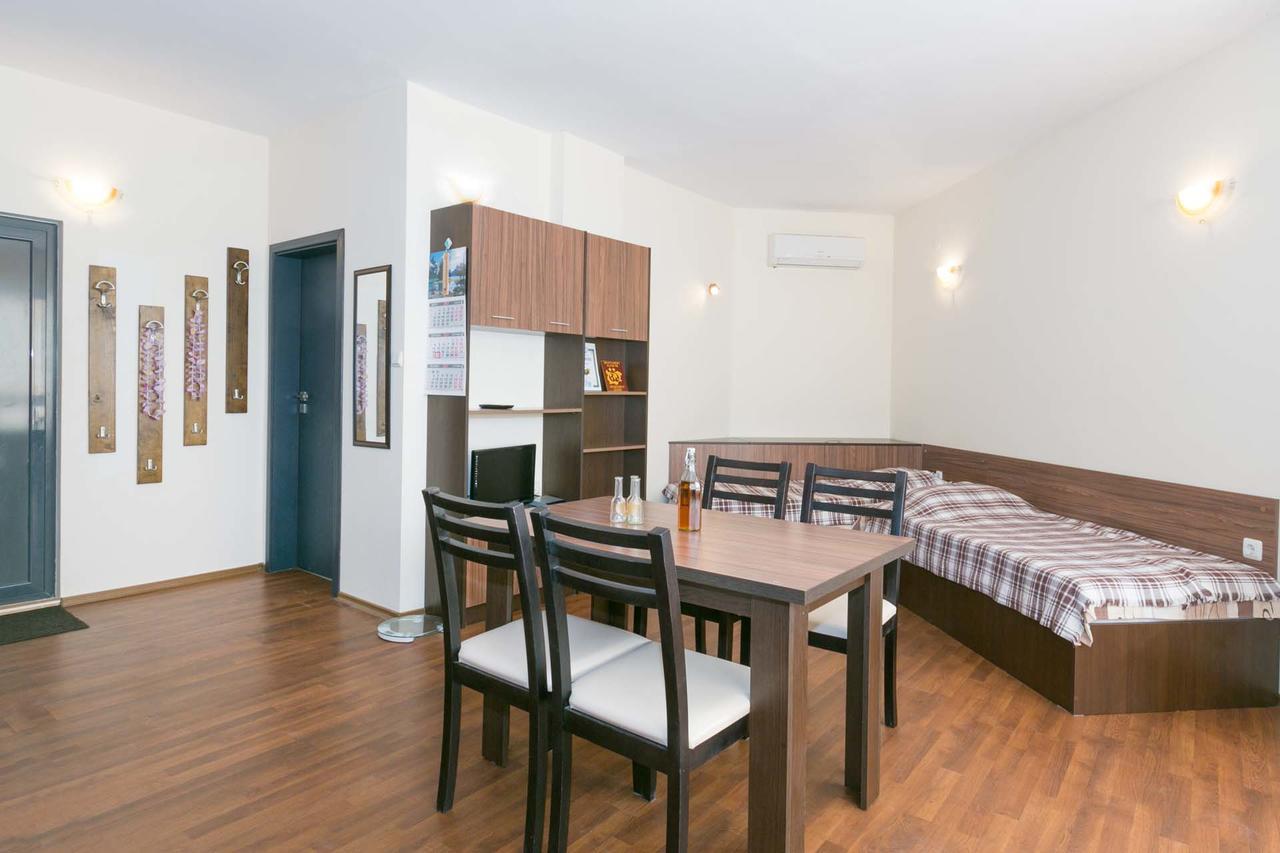 Apartments Yalta โกลเดน แซนส์ ภายนอก รูปภาพ