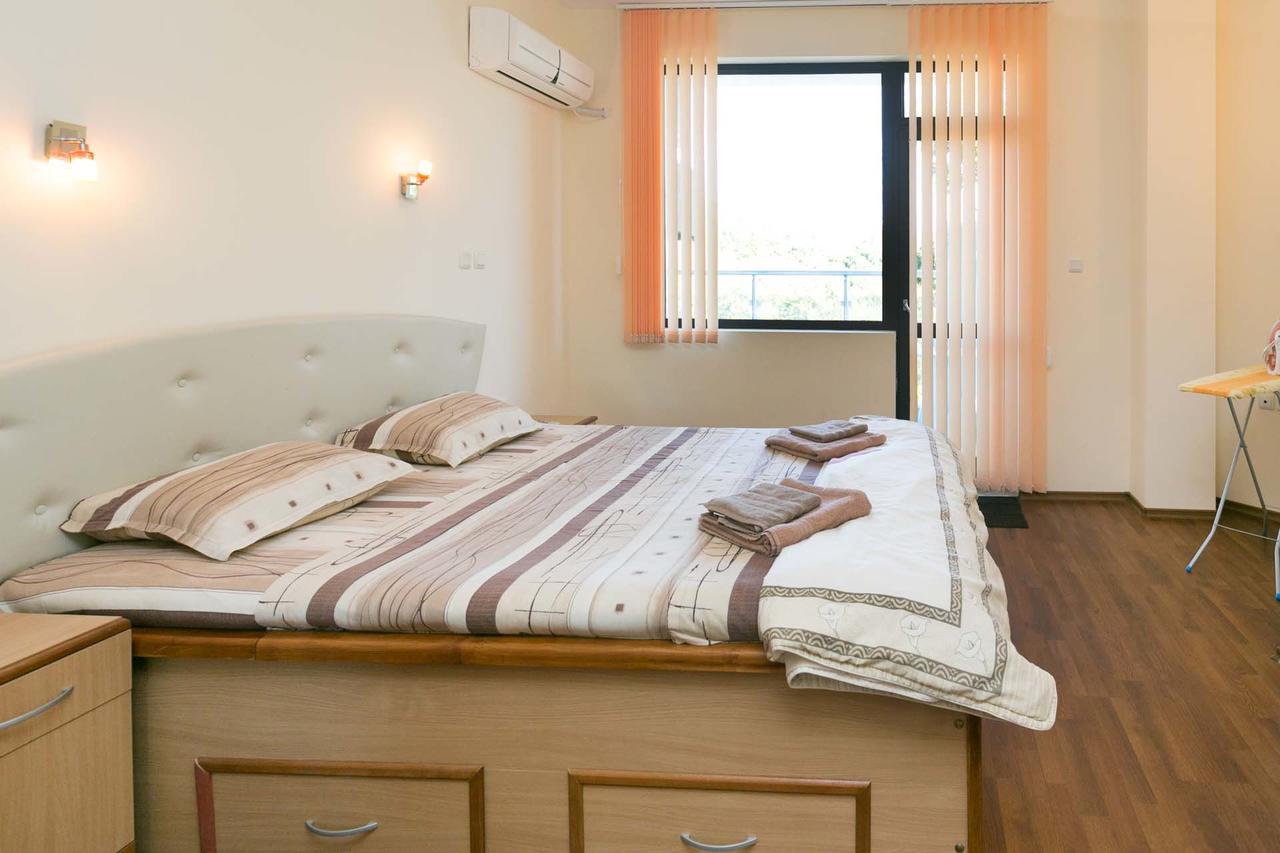 Apartments Yalta โกลเดน แซนส์ ภายนอก รูปภาพ